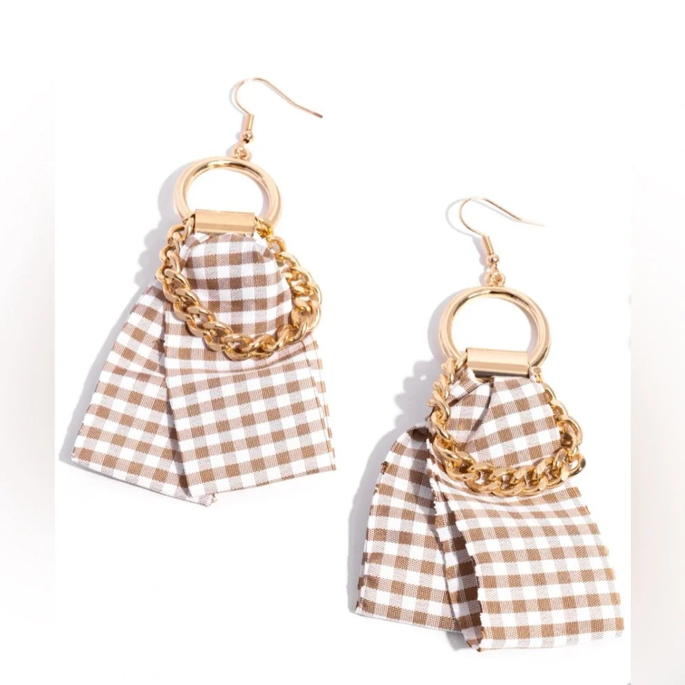 Picnic Pizzazz - Brown Earrings - Picture 3 of 3